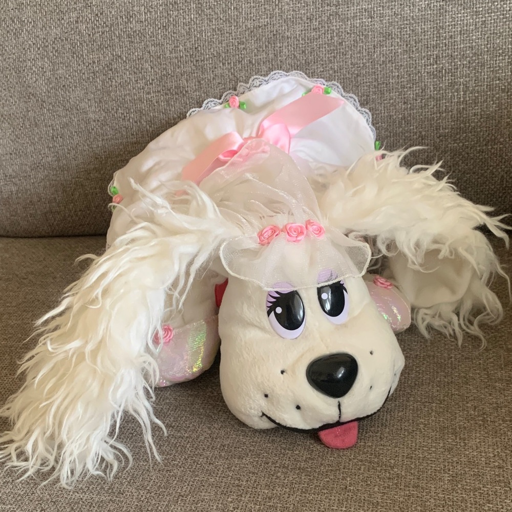 2004 White Spaniel Dog Pound Puppy in Bride Outfit